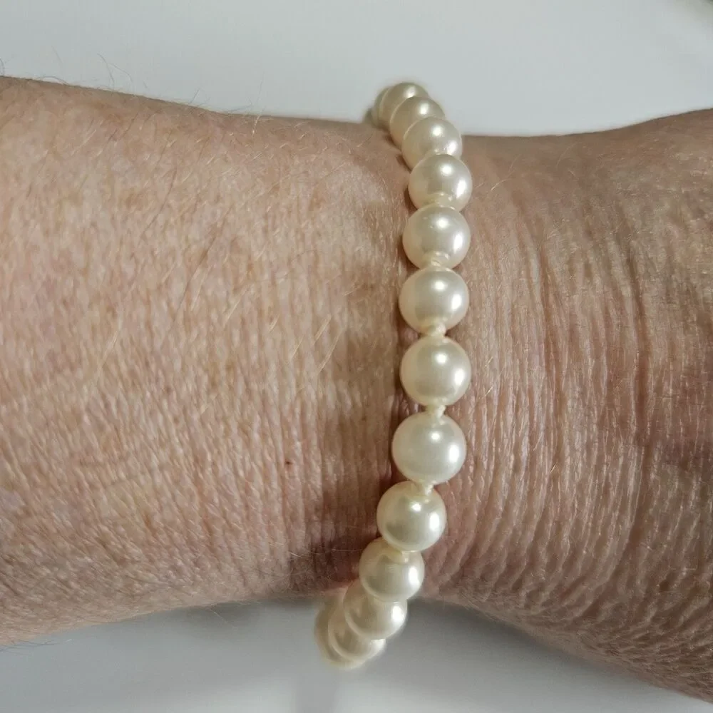 Vintage ROC Cream Colored Faux Pearl Bracelet 7